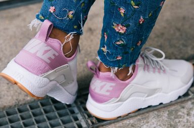 Nike Huarache kaki wit roze