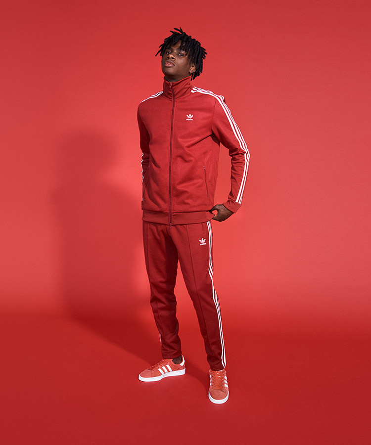 adidas rood outfit voor mannen